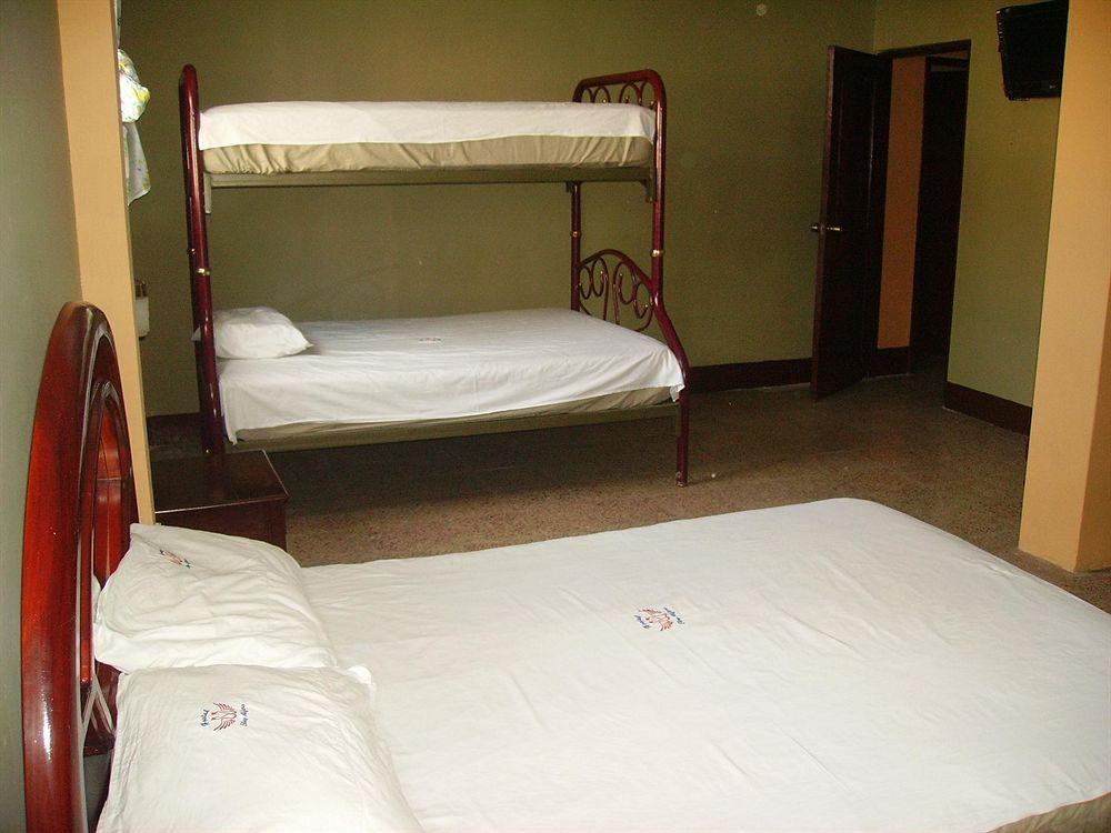 Hotel Eloy Alfaro Гуаякиль Экстерьер фото
