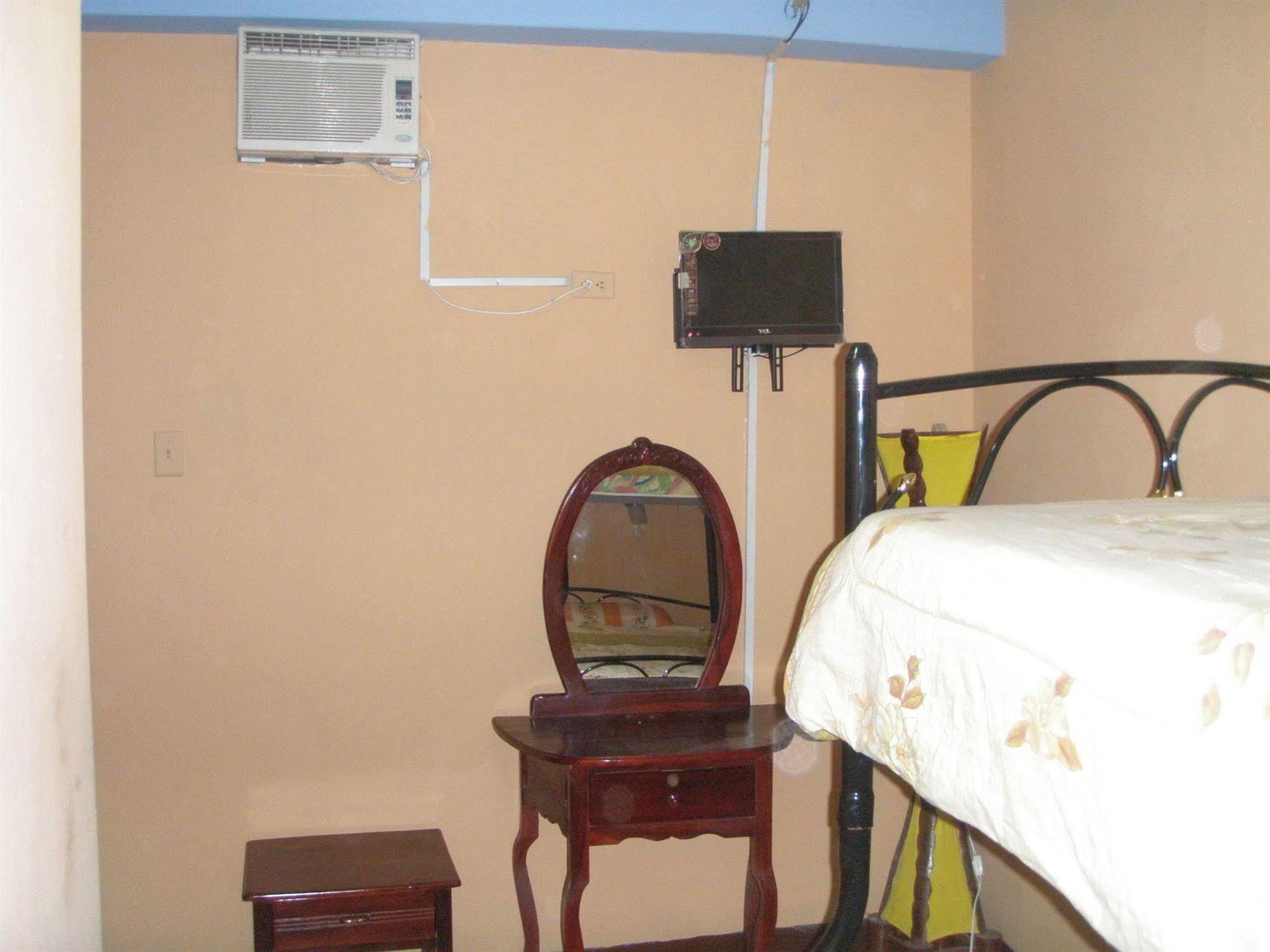 Hotel Eloy Alfaro Гуаякиль Экстерьер фото